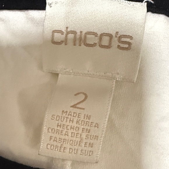 3/$10 Chico's Monochrome V-Neck Long Sleeve Top - Picture 3 of 8